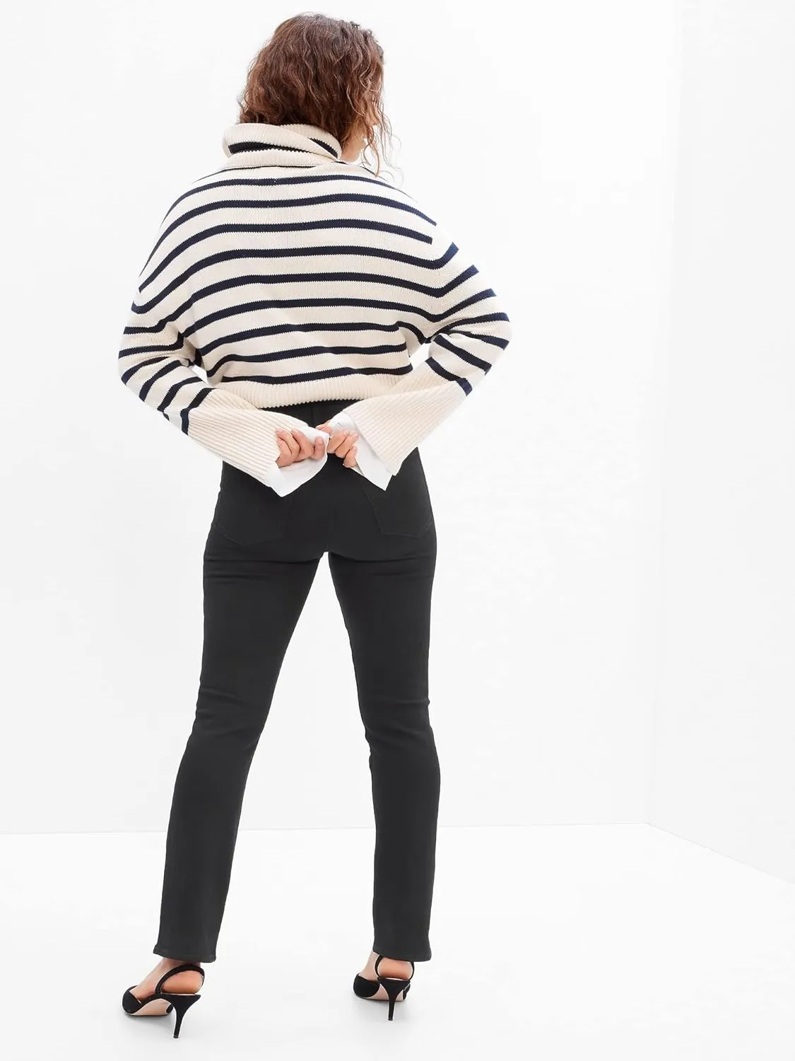 GAP Women's Classic Straight Fit Denim Jeans