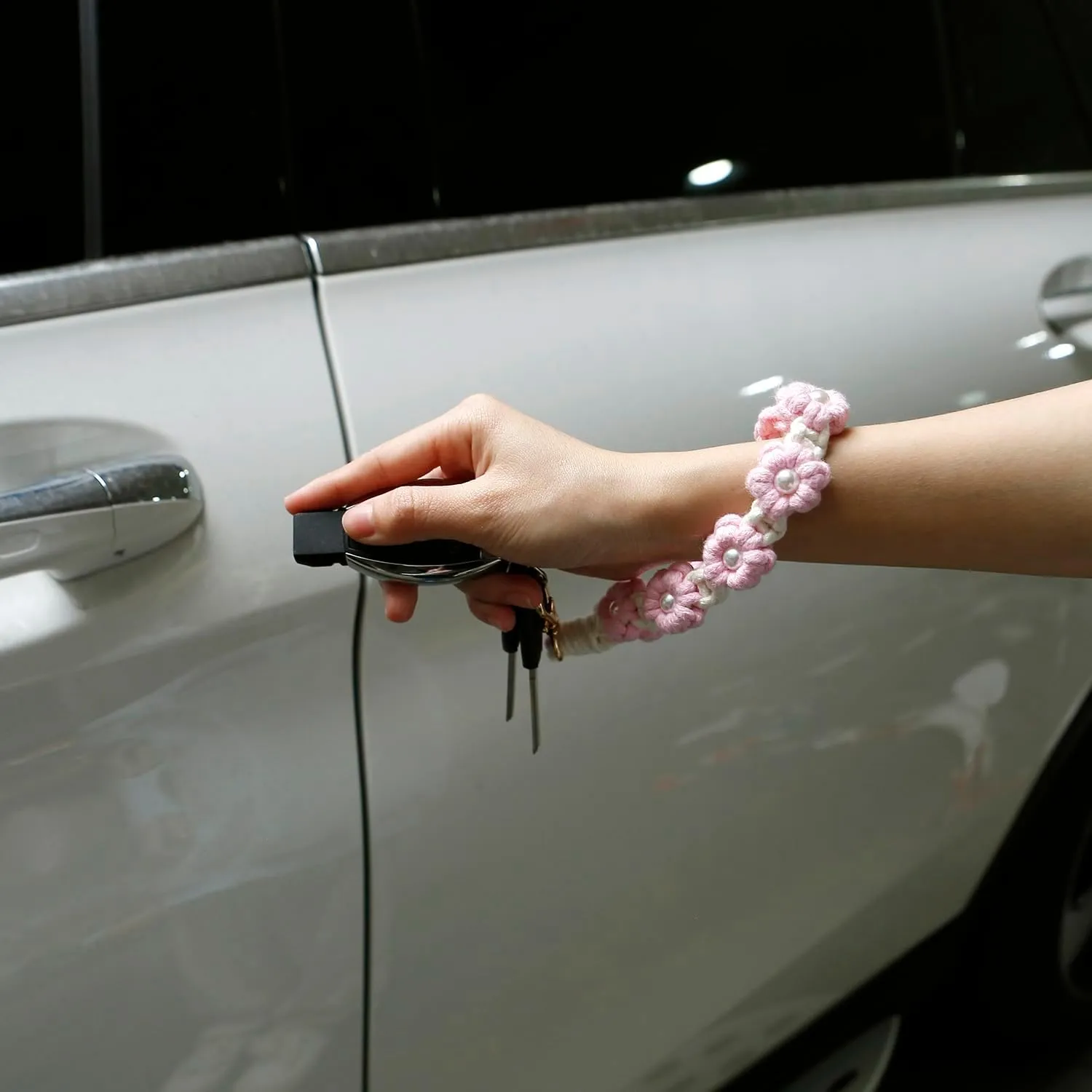 Macrame Keychain Handmade Wristlet Keychain Wrist Lanyard for Keys Cute flower keychain Key Chain for Women