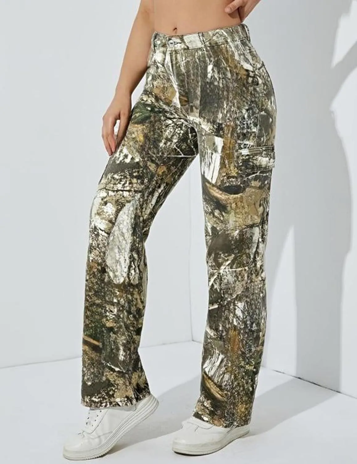 Voghtic Women's Camo Cargo Pants Wide Leg Y2K Camouflage Army Fatigue Sweatpants with Flap Pockets Streetwear